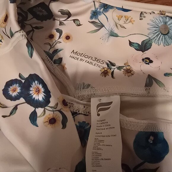 Athletic leggings - m -  Fabletics - cream with blue flowers - Picture 4 of 5